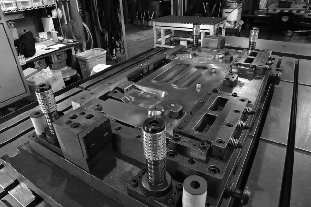 平面研削加工で作られる部品の例