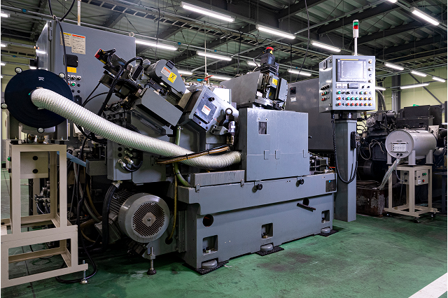 センタレス研削加工とは？原理・種類・メリットと注意点をわかりやすく解説